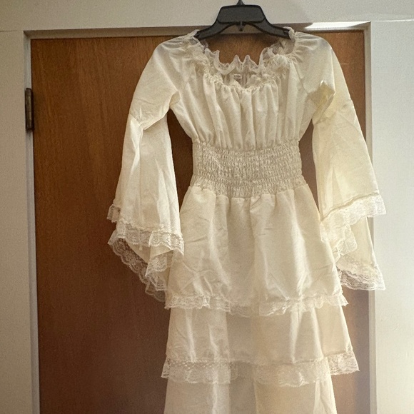Lacy dress - Picture 1 of 11